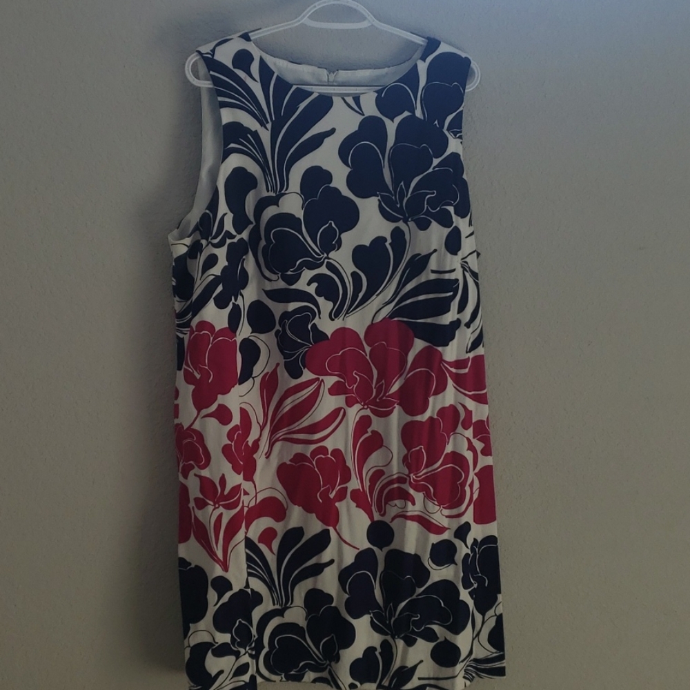 Sleeveless navy fuschia and white dress